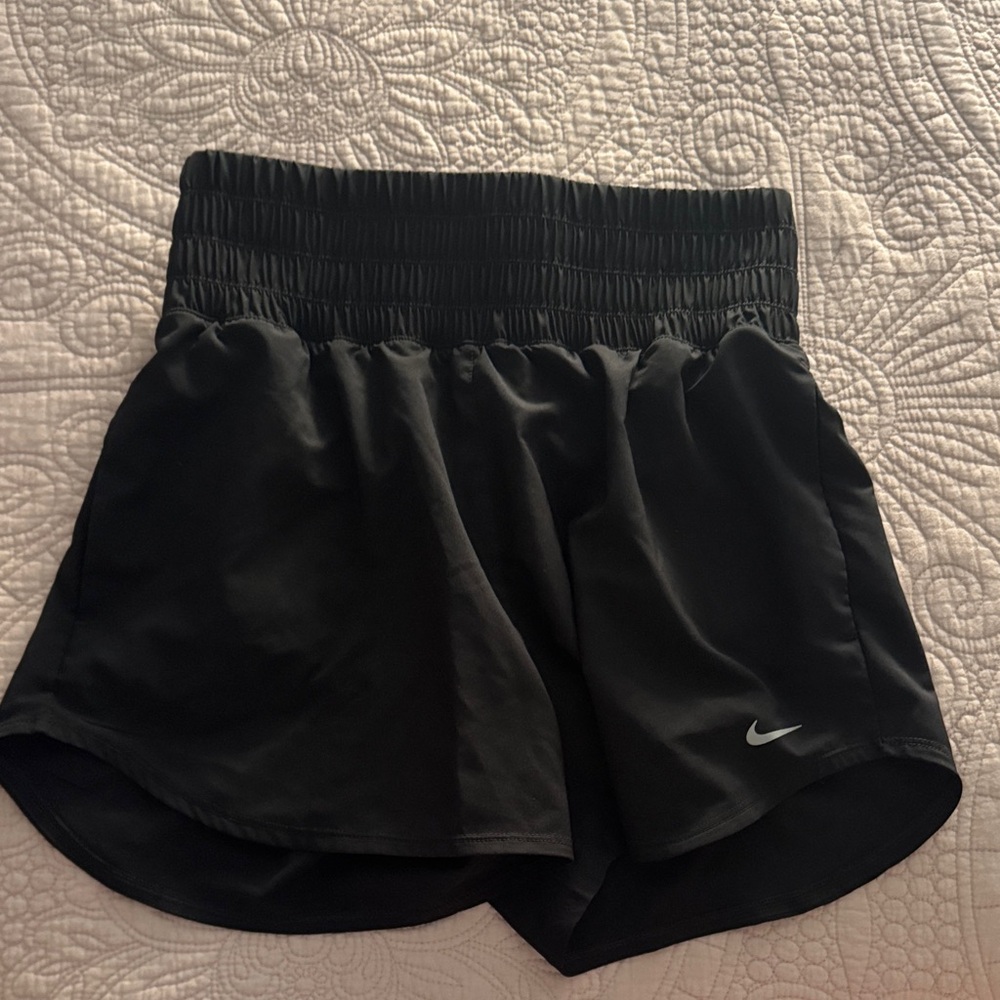 Nike Women's Black ultra High-Waisted Athletic Shorts 3”